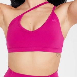 EUC womens oner active sports bra